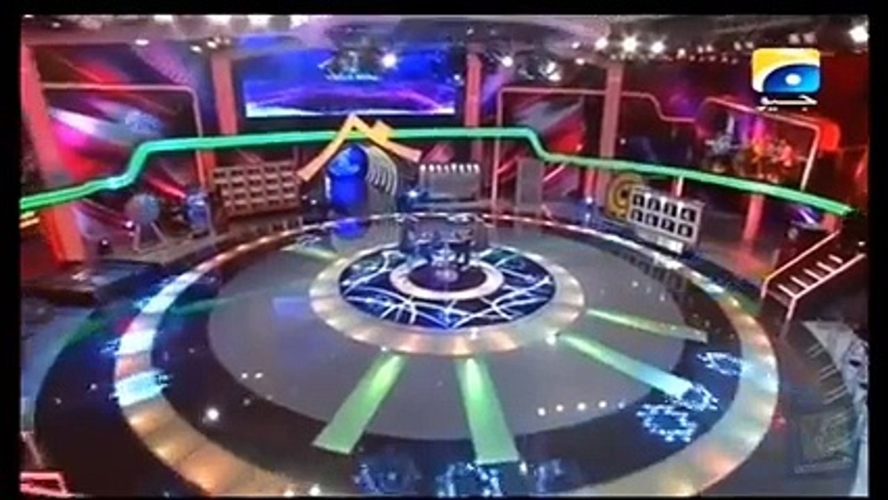 How Aamir Liaquat Hussain Live Hilarious Flirting With Ushna Shah In Inaam Ghar _ 22 April 2016