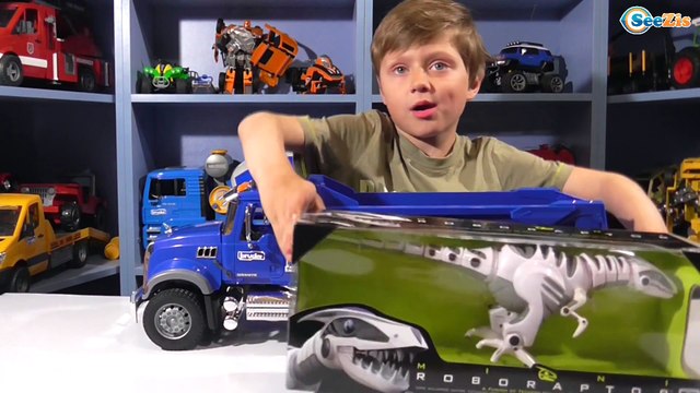 BRUDER MACK Грузовик. Сюрприз для Игорька — Динозавр. Игрушки для детей. Dinosaur Roboraptor