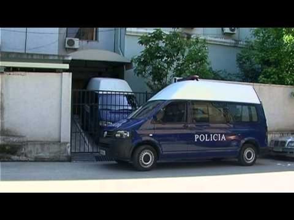 BURG PER POLICIN TRIMI,PROKURORIA E AKUZON PER PENGIM NE ZBARDHJEN E SE VERTETES LAJM