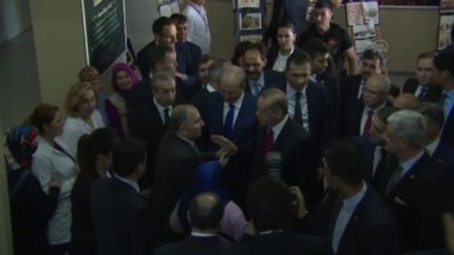 Erdoğan, Eyüp Kız Anadolu İmam Hatip Lisesini Ziyaret Etti