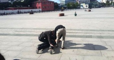 Can Dündar'a Adliye Önünde Silahlı Saldırı