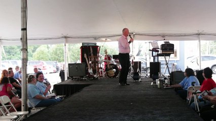 Chris Drummond sings 'In Your Arms' Elvis Week 2014