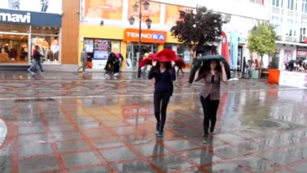 Sağanak Yaşamı Olumsuz Etkiliyor