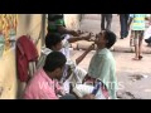 Indian Barber Shave 10 rupee only in Kolkata Roadside By wildindiafilms