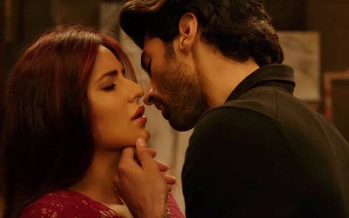 Katrina Kaif TOP 10 Hot kissing 2016