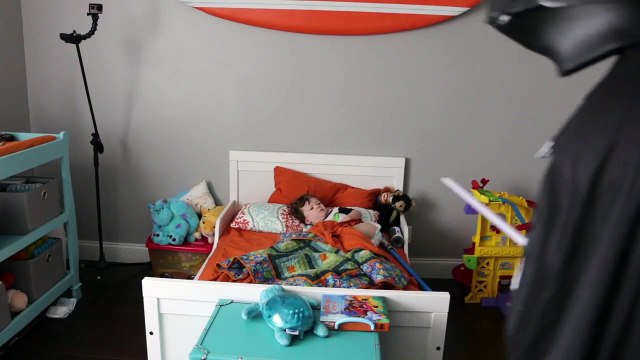 Dark Vador contre petit garçon, et le vainqueur est ...