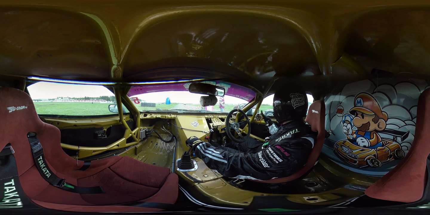 Vrombissement de moteurs comme si vous y étiez : du drift russe en images panoramiques