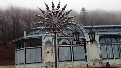 Что-то невероятное запускается силой ветра в парке г.Железноводска