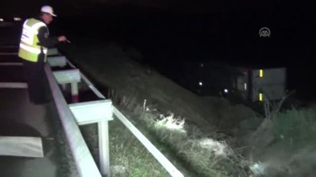 Tır Devrildi: 1 Yaralı