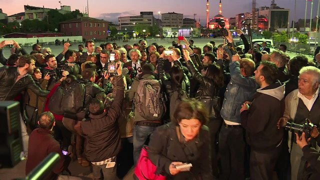 Dois jornalistas turcos são condenados a prisão