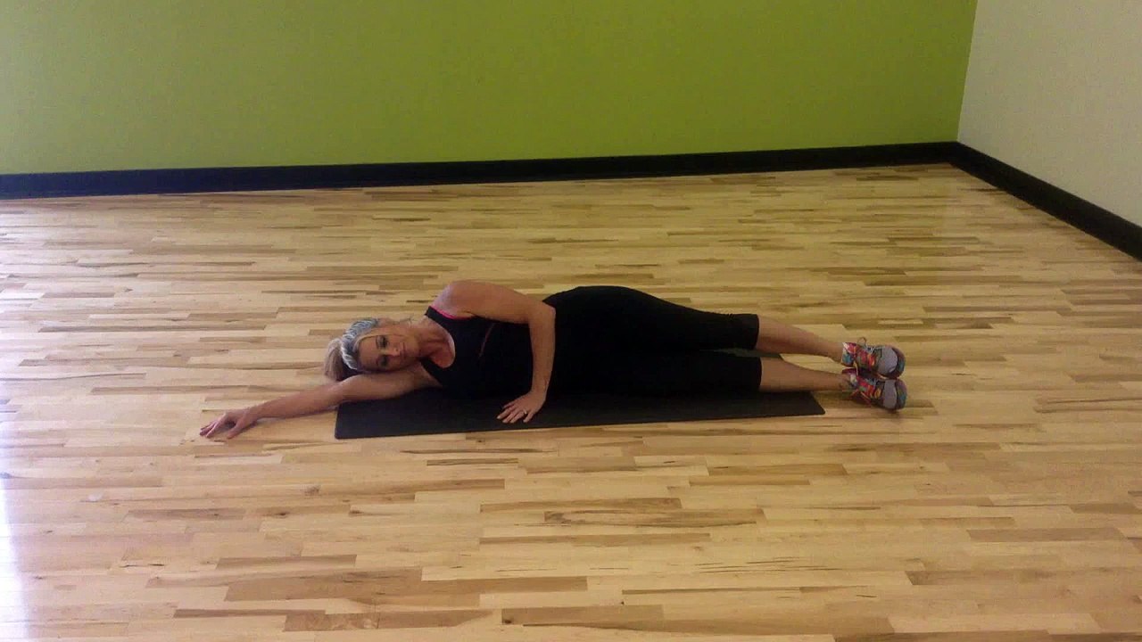 How To Do Side Jackknife - Fitness Training For Females - FxFitness.ca