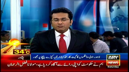 Lollywood singer selling clothes at Lahore's Lunda Bazaar