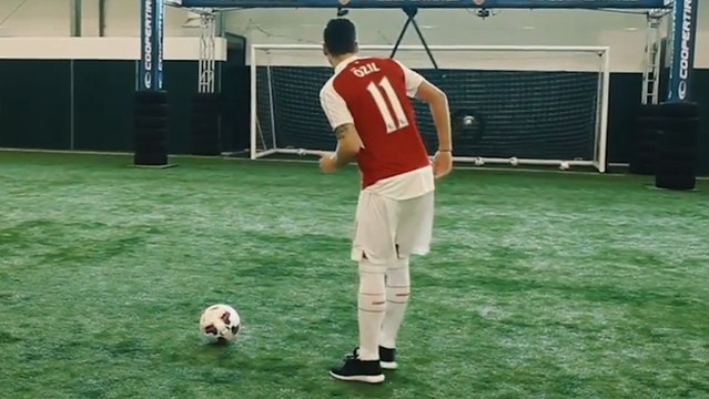 Le concours de précision d'Özil, Giroud et Ospina