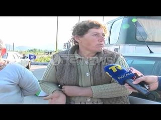 Fermerët e Shelqit në protestë, flakin produktet në asfalt - Ora News