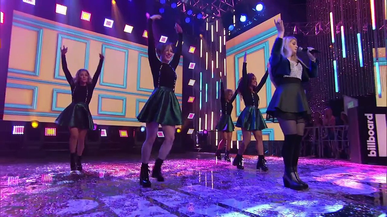 Meghan Trainor - All About That Bass (2015 New Years Rockin Eve)