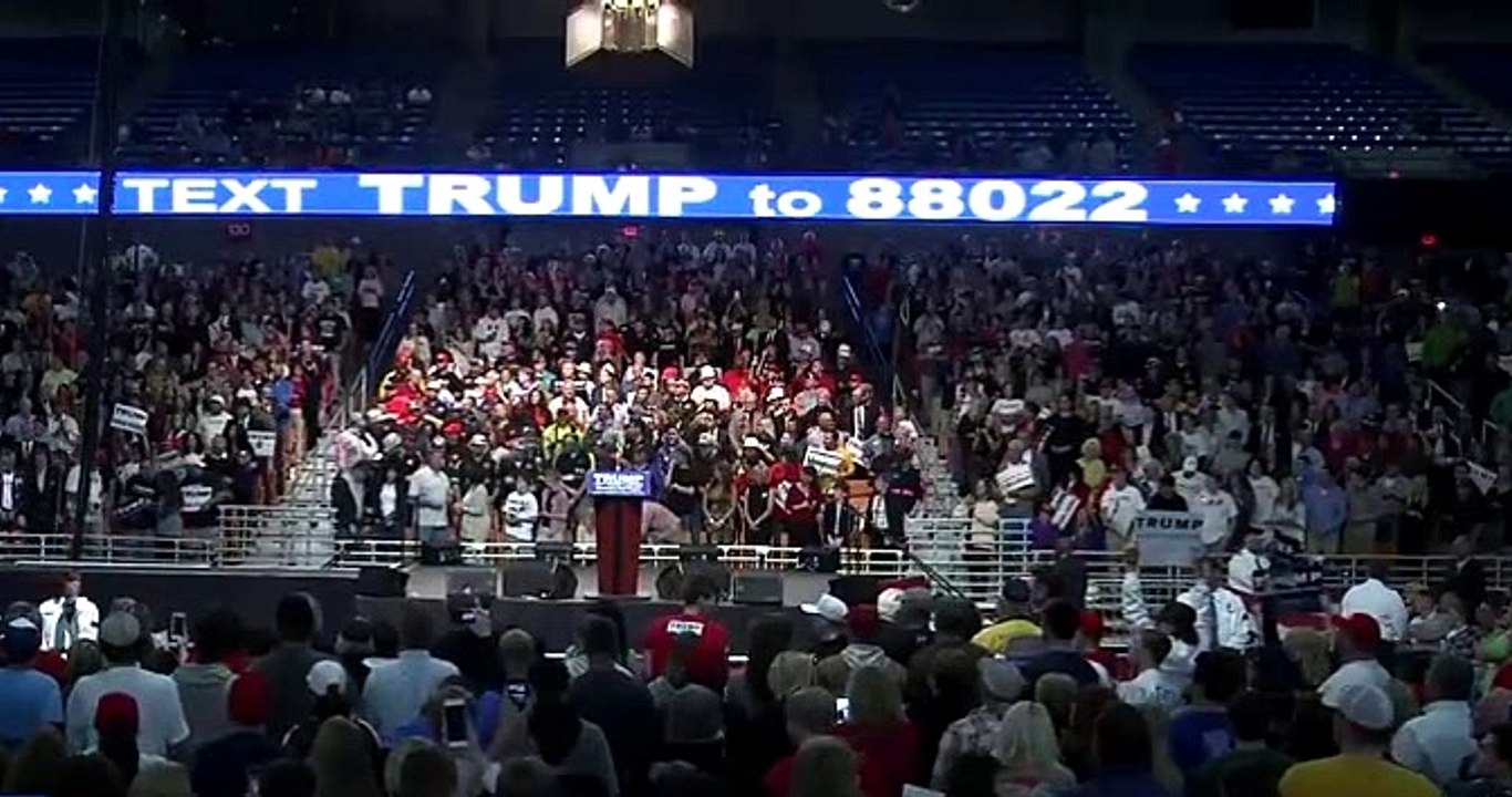 You Literally Won't Believe How Donald Trump Campaign Tells Rally Fans To Signal the Cops