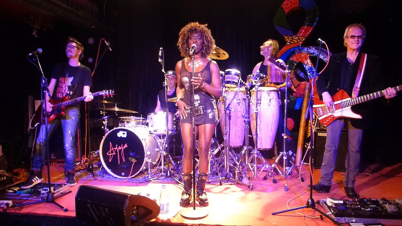 ZEETEAH MASSIAH - Black Magic Woman