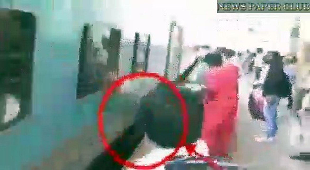 lady falls into gap between train and platform in Gwalior