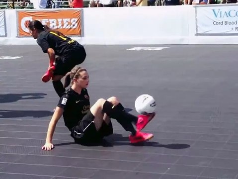 She is just warming up before the match AMAZING!