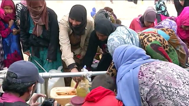 Fleeing Syrians stuck at Jordan's border