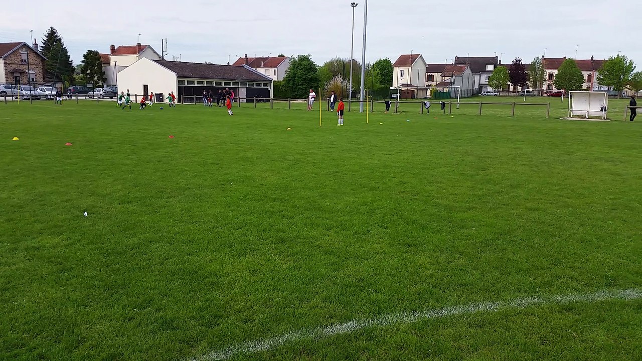 Plateau u9 organisé par les portugais de romilly sur seine  dix equipes dont 4 u6 au stade romain Rolland