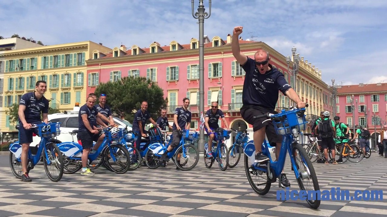 En Corse à vélo bleu