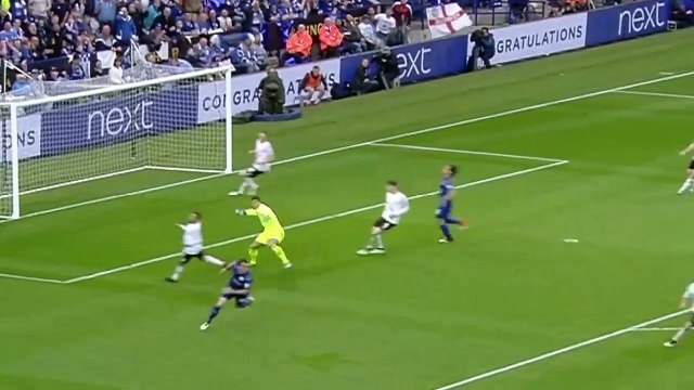Riyad Mahrez Crazy Nutmeg vs Everton 07-05-2016