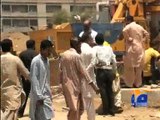 Karachi: Gas pipeline bursts during dig out for Green Bus projects -07 May 2016