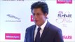 Shahrukh Khan At Filmfare Awards 2016 Red Carpet