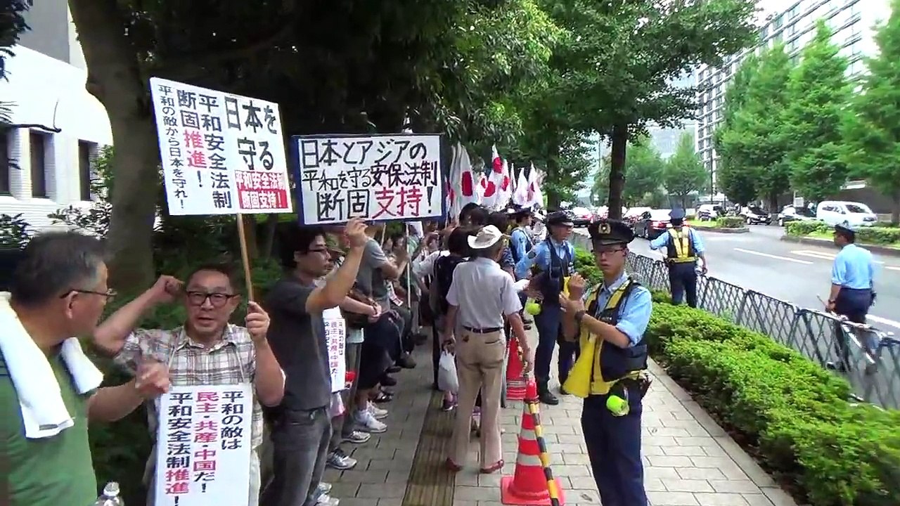 「頑張れ安倍総理」首相官邸前に続々集まる安保賛成の国民の姿2015.7.24平和安全法制推進！日本を守れ！国民大行動＃１
