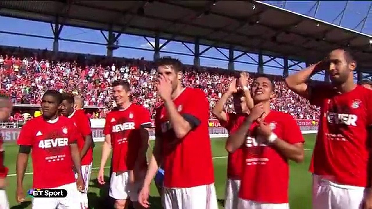 muller takes bayerns celebrations