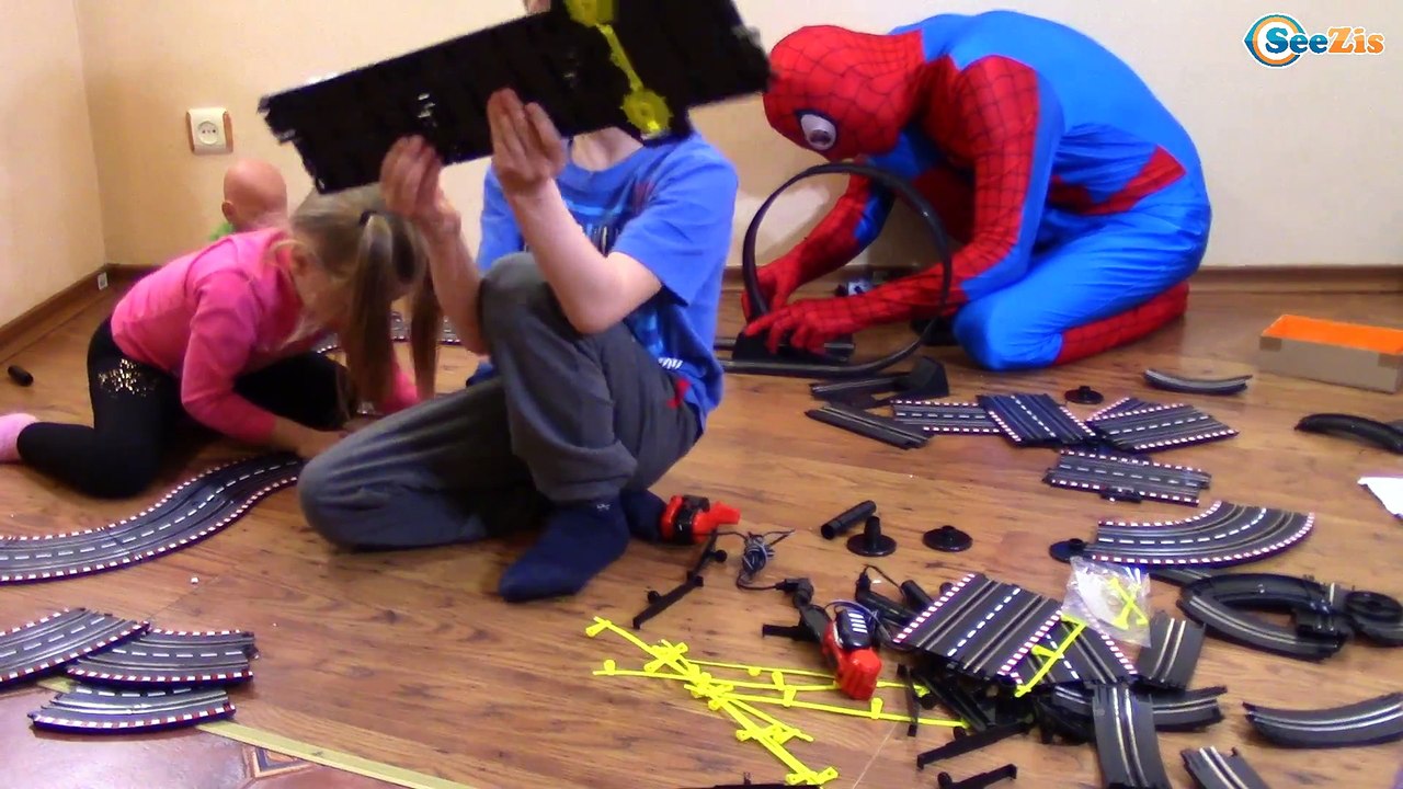 Spiderman. Игорек, Ярослава и Человек Паук соби...