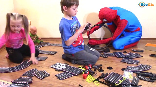 Spiderman. Беби Борн & Ярослава с Человеком Пауком и Игорьком собирают АвтоТрек. Видео для детей