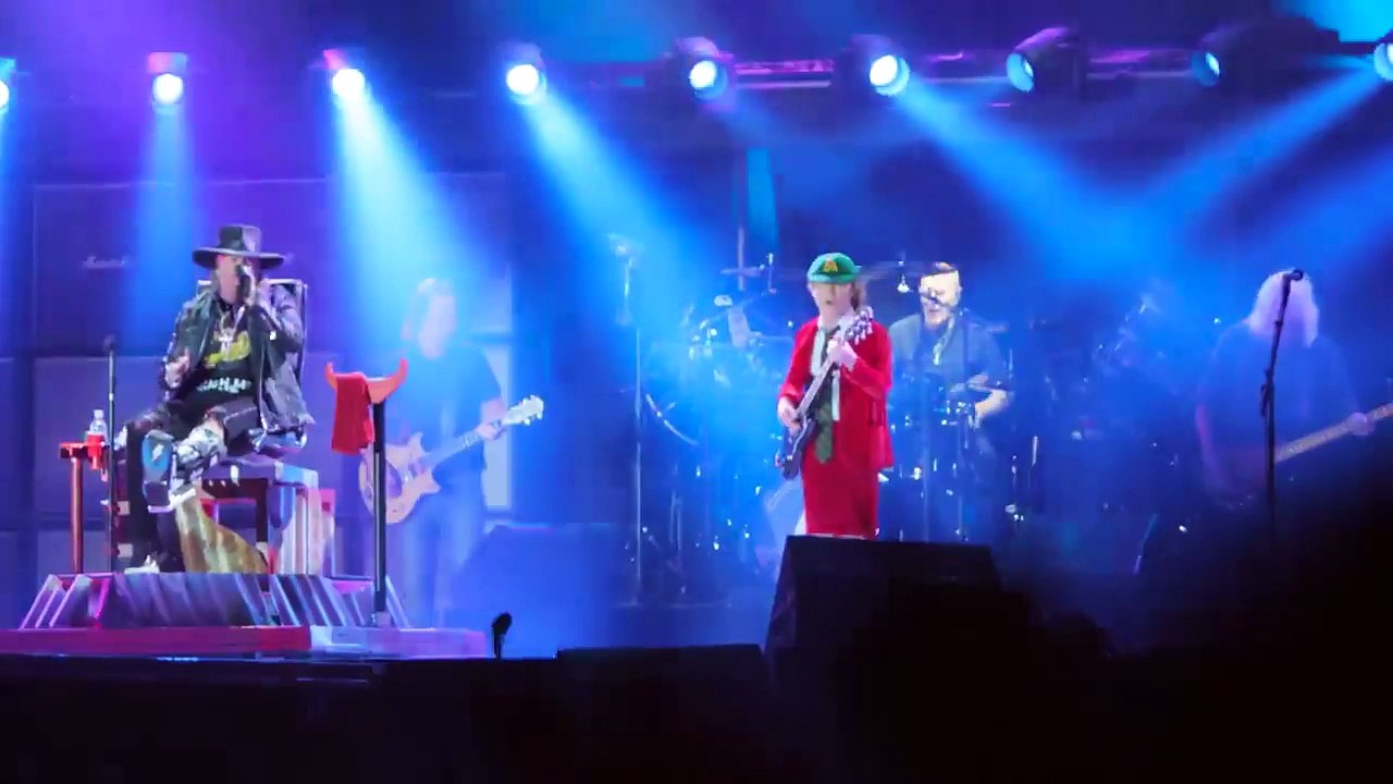 AC-DC (with Axl Rose) - Shoot To Thrill (Lisbon, May 7th 2016)