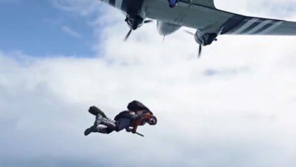 Des parachutistes jouent au Quidditch dans les airs !