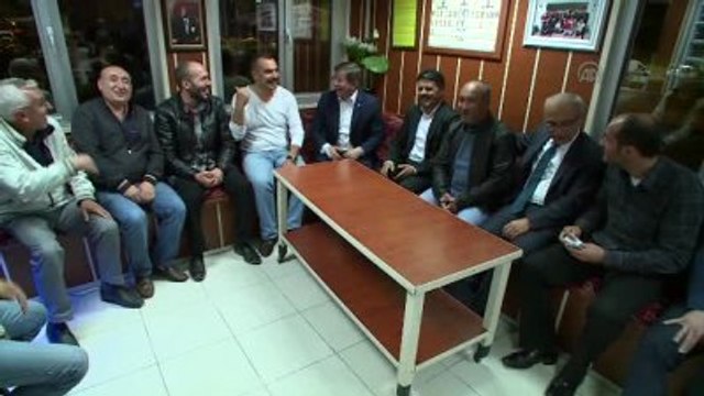 Başbakan Davutoğlu'ndan Taksi Durağı Ziyareti