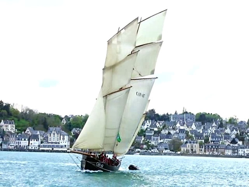 Binic  parade vieux gréements fete  de  la  morue