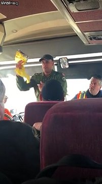 Très bonne ambiance lors des consignes de sécurités pour l'évacuation de Fort McMurray pendant l'incendie