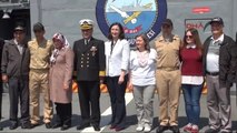 Kocaeli Donanma Komutanlığı'nda Nöbet Tutan Askerlere Anneler Günü Sürprizi