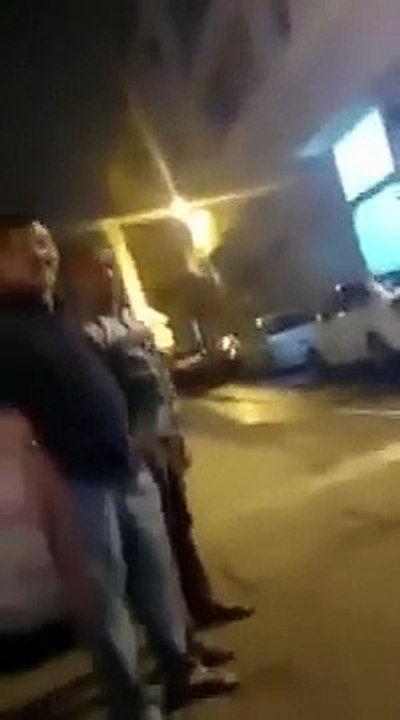 Pakistanis Making Fun of Indians - Mauka Mauka On Streets Of UAE Hillarious