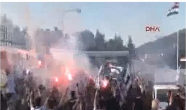 Beşiktaş meşalelerle uğurlandı!