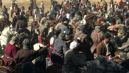 شغف الفرسان الأفغان برياضة البوزكاشي