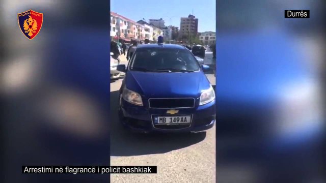 Durrës, polici bashkiak i merrte para tregtarëve, arrestohet - Ora News - Lajmi i fundit