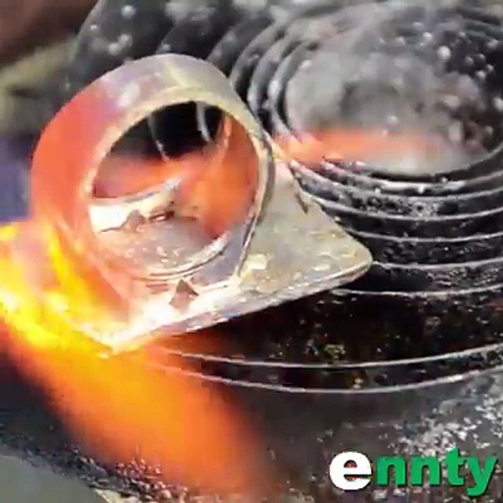 دیکھیے قیمتی پھتروں والی انگوٹھی کیسے تیار کی جاتی ہے