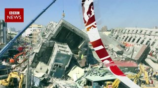 Taiwan quake: The moment a survivor was found - BBC News