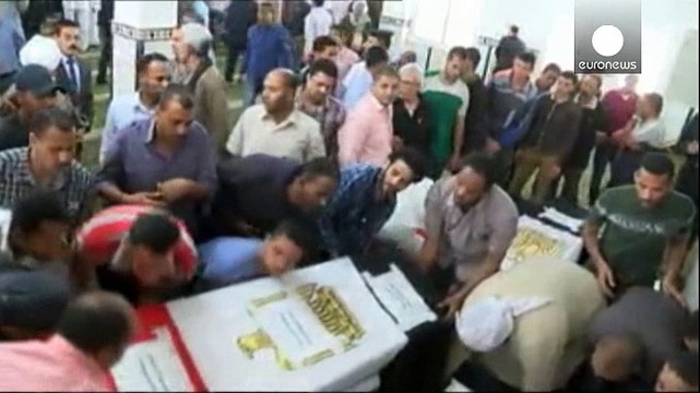 Egypte : funérailles officielles pour les 8 policiers assassinés par l'Etat Islamique