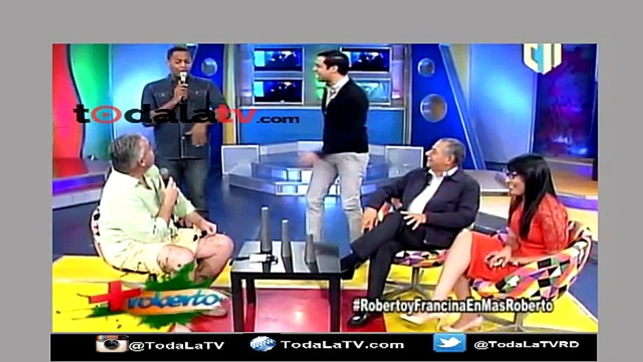 ROBERTO CAVADA EN BERMUDAS Y ROBERTO ANGEL LO TIRÓ AL MEDIO PRESENTÁNDOSE - MAS ROBERTO - VIDEO