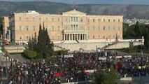 Grèce: Heurts devant le Parlement avant un vote contesté - Le 08/05/2016 à 22h20