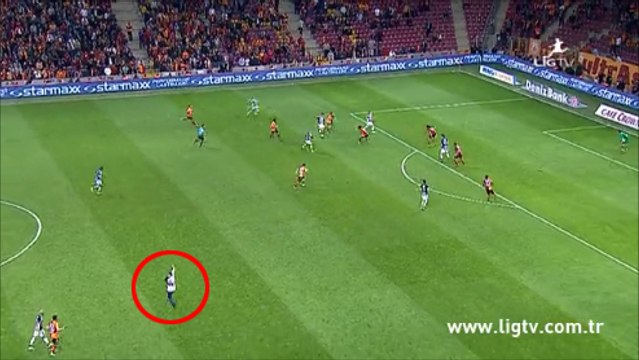 Mario Gomez Scores A Goal While Intruder Is On The Pitch vs Galatasaray!