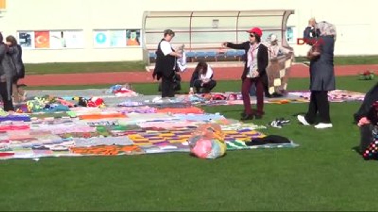 Ispartalı Kadınlar Sevgi Battaniyesi ile Dünya Rekoru Kırdı